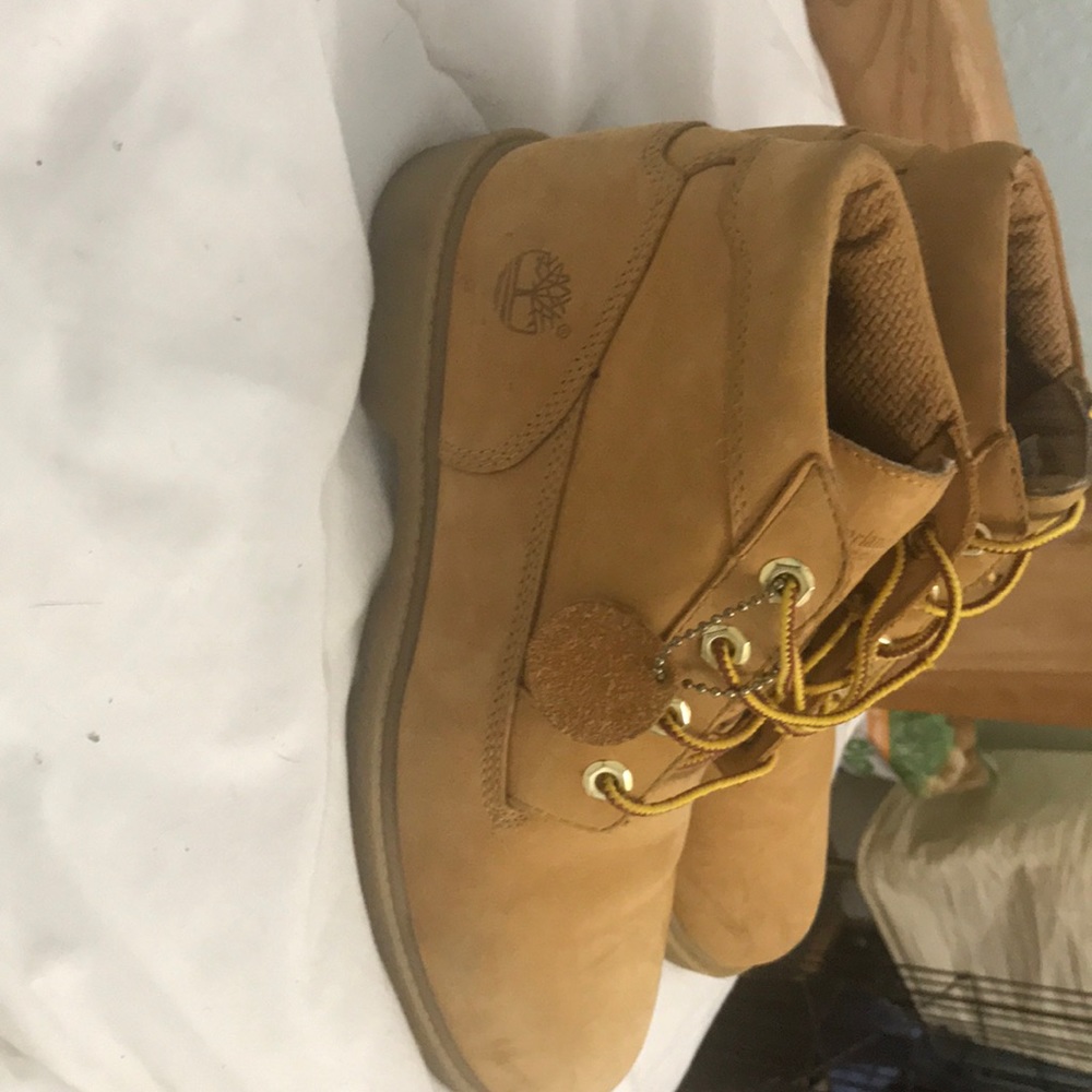 Lightly Used Authentic Waterproof Timberlands. - image 6